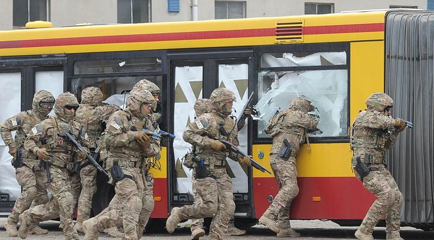 Το ΝΑΤΟ επιθυμεί να στείλει 300.000 στρατιώτες στα ρωσικά σύνορα