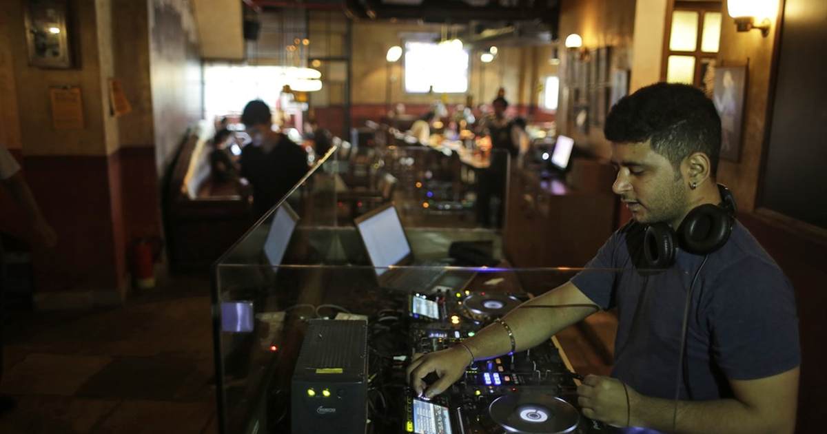 Will Congress ensure musical artists are paid for their work? - Vimarsana News