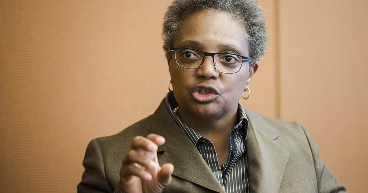 Hot Takes: Chicago Mayor Lori Lightfoot Gets Roasted for Hypocritical Tweet About Book-Banning - Vimarsana News
