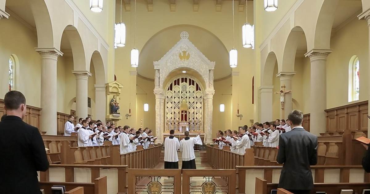 A New Generation of Catholics Discovers Latin Mass 60 Years After Vatican II - Vimarsana News