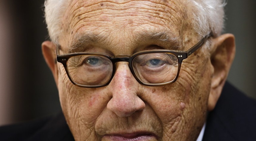 Kissinger to Ukraine: Come on, throw Putin a bone