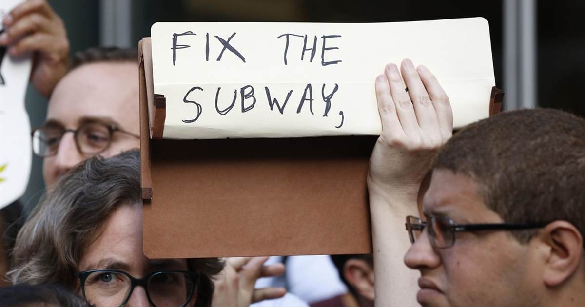 New York and Chicago look at "platform doors" to stop subway attacks - Vimarsana News