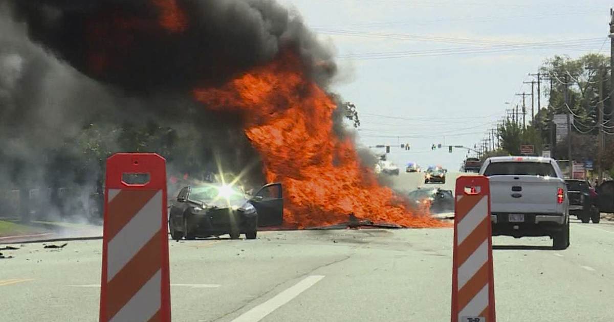 WATCH: A Plane in Peril's Pilot Tries to Land on an LA Freeway During Lunchtime Traffic - Vimarsana News