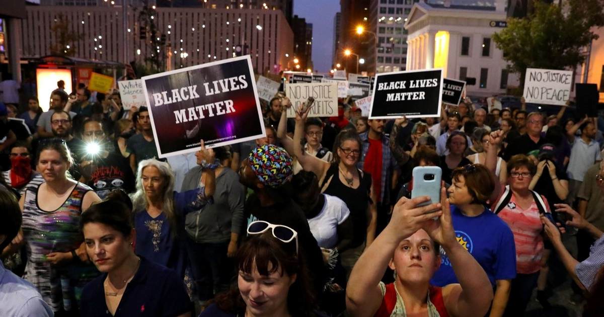 St. Louis Police Protesters Cash in as City Issues Settlement Checks - Vimarsana News