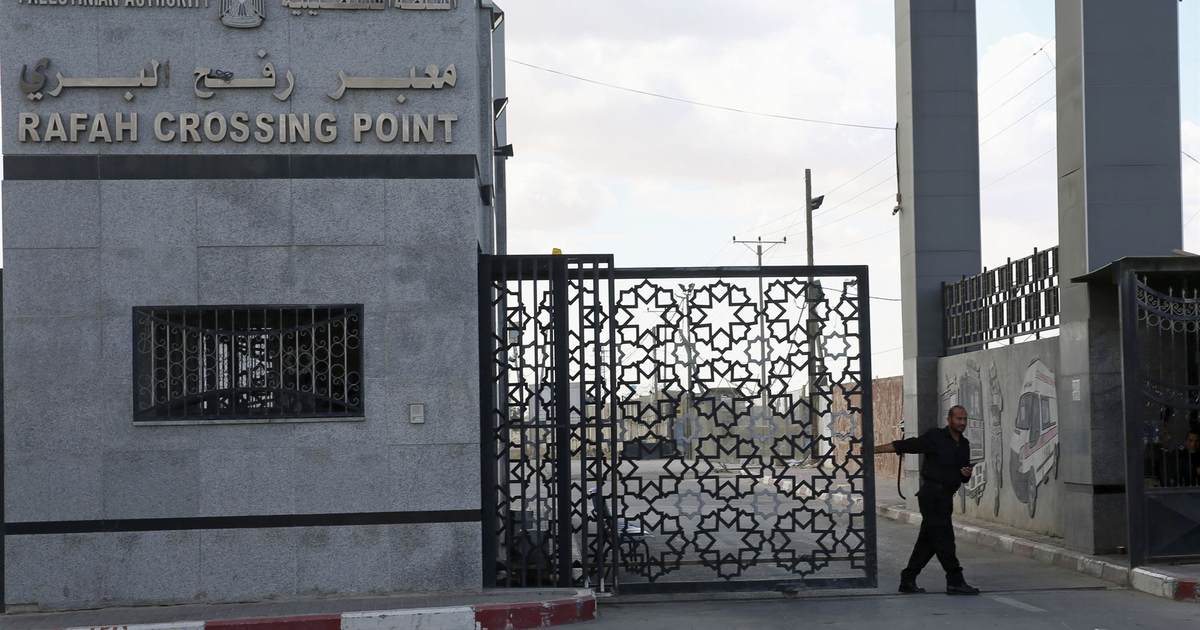 First Hostages Released by Hamas Cross Out of Gaza - Vimarsana News