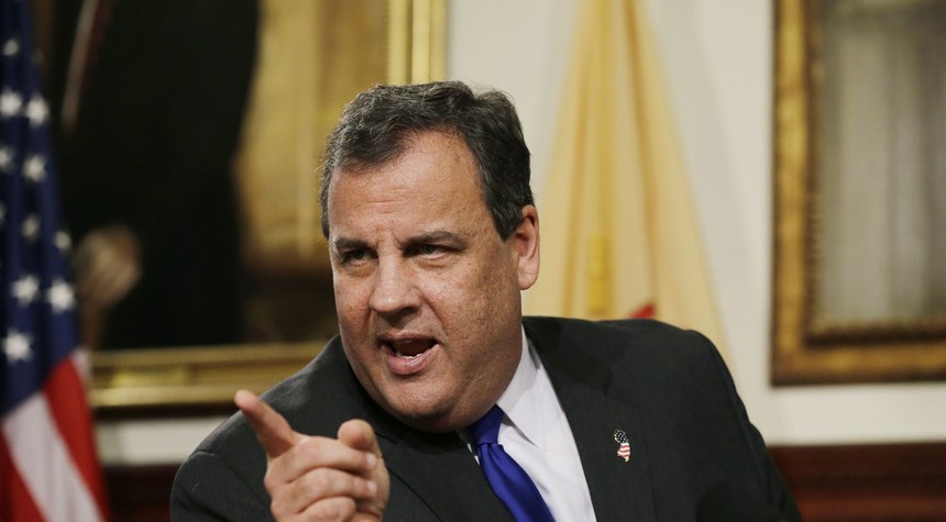 Chris Christie Goes to War With Donald Trump