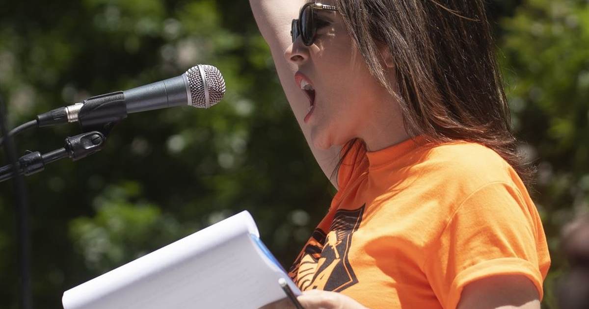 WATCH: Black Woman Takes Truth Blowtorch to Alyssa Milano, 'Woke White Ladies' - Vimarsana News