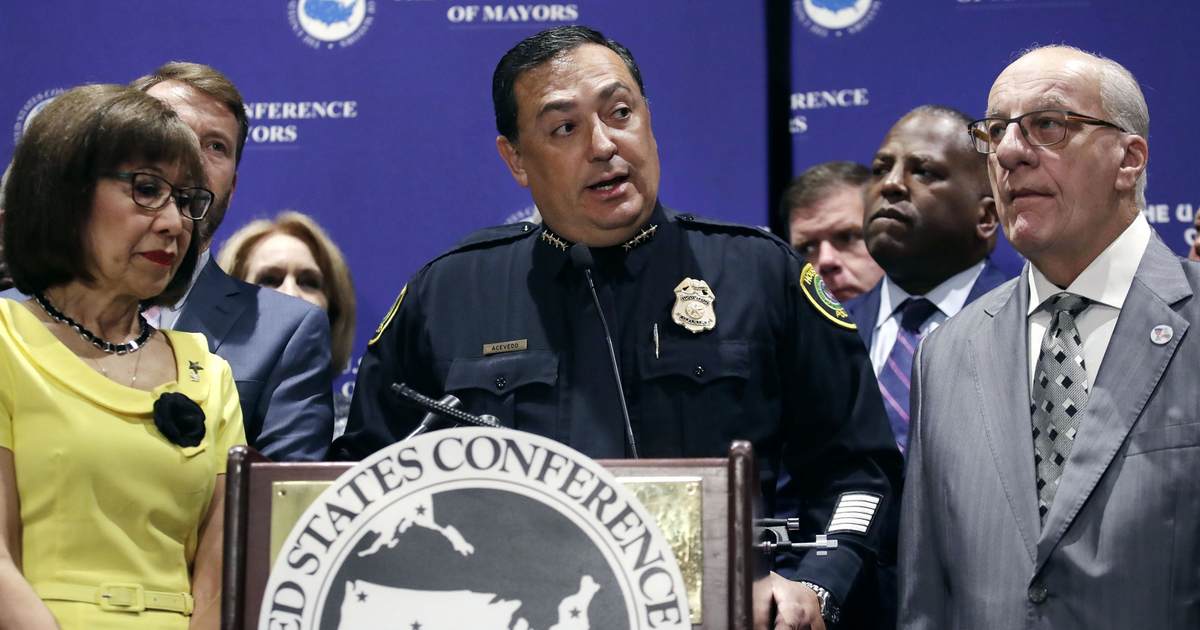 Miami puts new police chief on the hot seat only months after leaving the same post in Houston - Vimarsana News