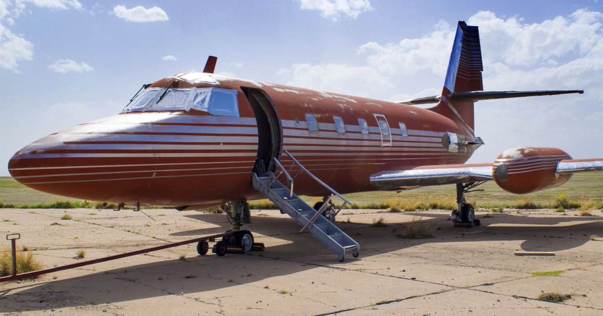 Democrat Gubernatorial Candidate Slams Private Planes and Then Flies in One - Vimarsana News