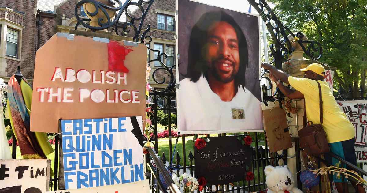 Giffords tries to exploit Philando Castile's death, and it does NOT go well - Vimarsana News