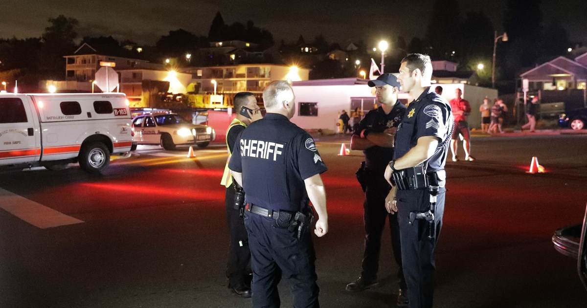 Tacoma PD Vehicle Drives Thru a Crowd Blocking Him From Pursuing Fleeing Suspect - Vimarsana News