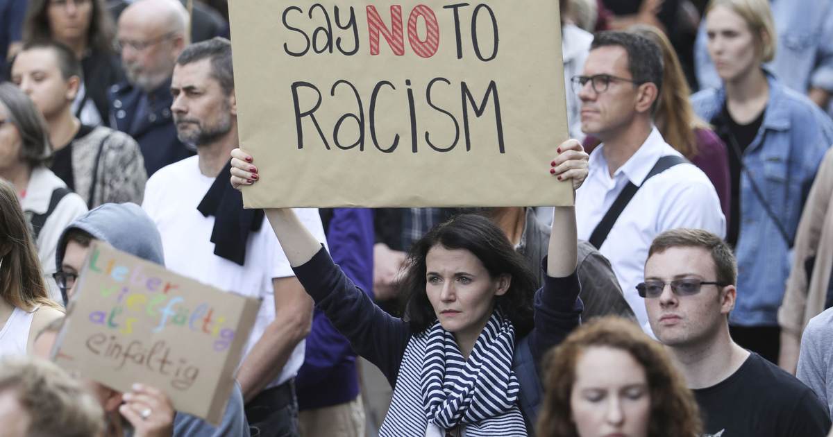 Church Pastor Bends a Knee, to CRT – The Word 'Picnic' Is Racist - Vimarsana News
