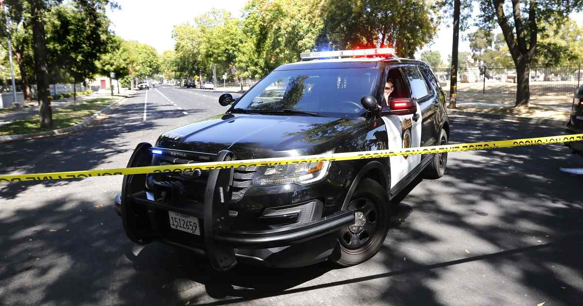 Armed Dad Stops Attack On Daughter - Vimarsana News