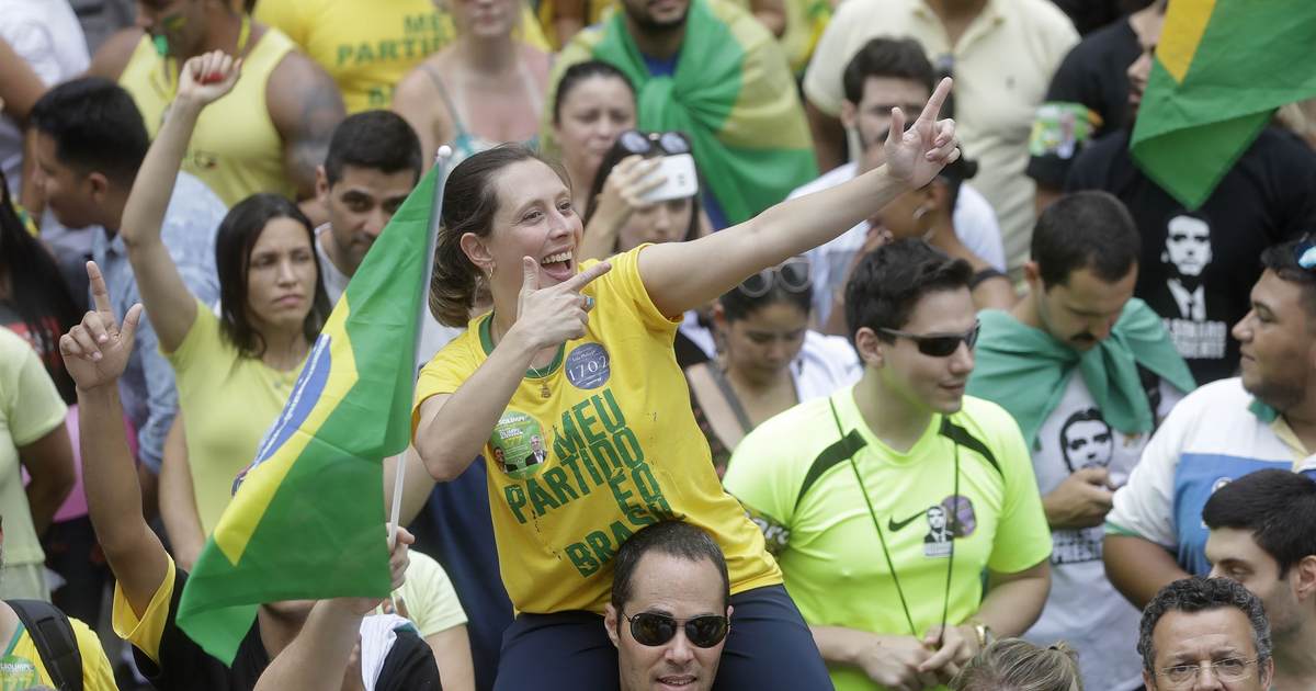 Experts "puzzled" by drop in Brazil's homicide rate amidst rise in gun ownership - Vimarsana News