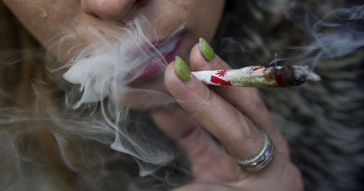 Intel agencies to start hiring pot smokers - Vimarsana News