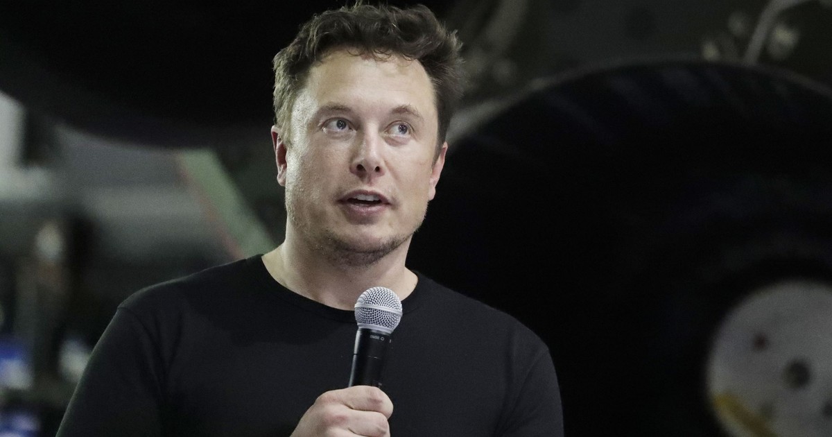Musk Triggers Liberals With Picture of (Replica) Guns and Diet Coke on His Bedside Table - Vimarsana News