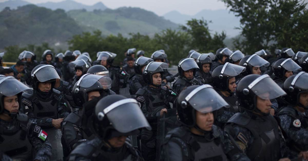 Texas National Guard Soldiers Deploy in Riot Gear in Preparation for Thursday's Title 42 Expiration - Vimarsana News