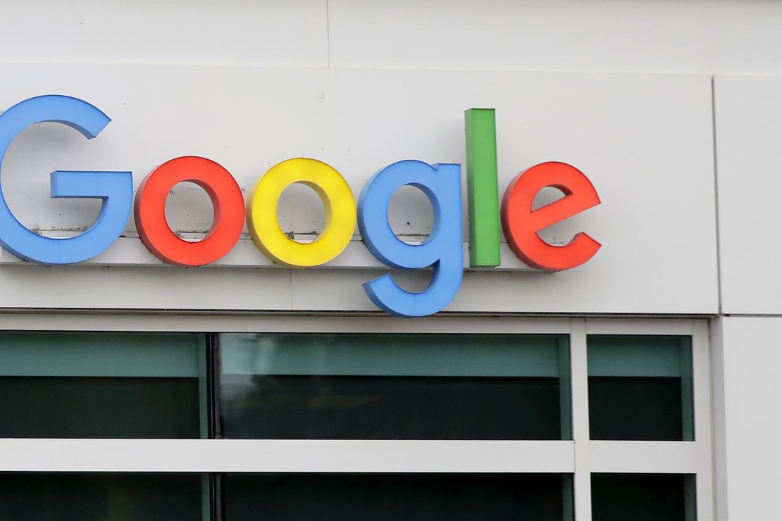 Trois électriciens de Google “grièvement blessés” après un incident électrique, des pannes généralisées signalées