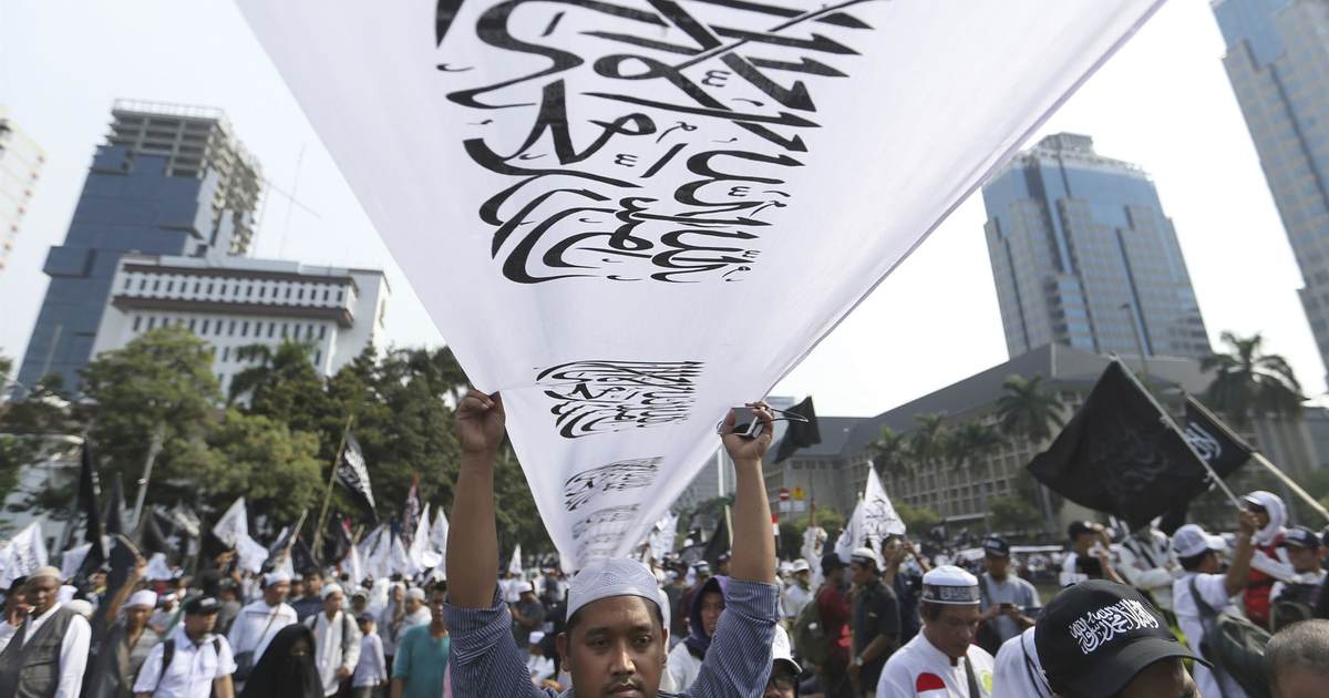 'Kiss My Feet or Else!' Islam's Growing Demands - Vimarsana News