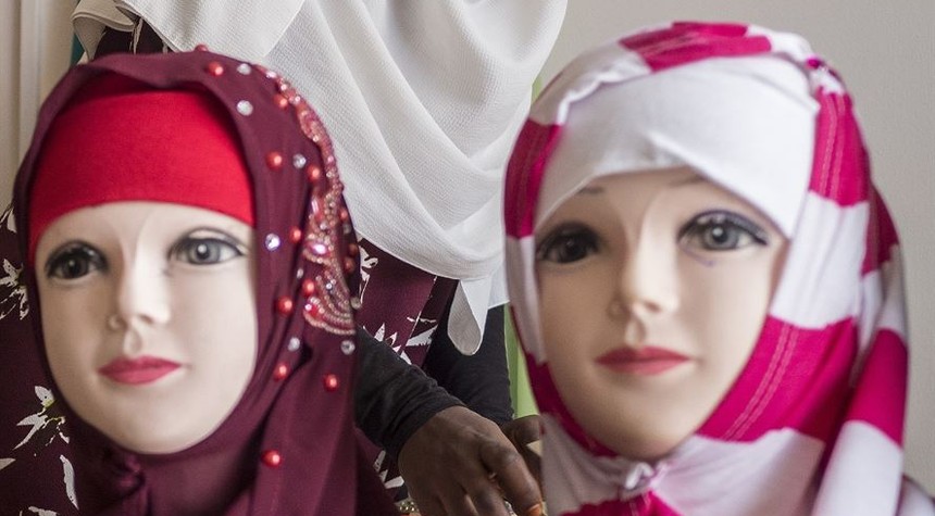 Just What You've Been Waiting For: Benetton is Now Offering a Unisex Hijab!