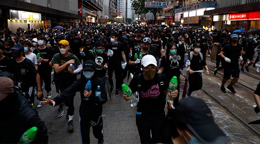 Hong Kong Protestors Reportedly Using Arrows When They Need Guns