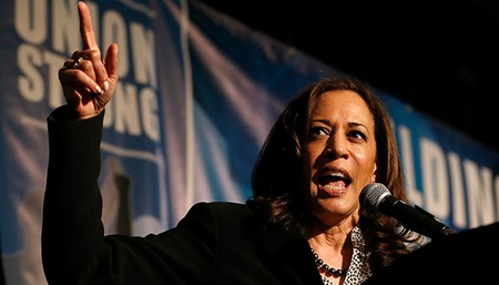 WATCH: Kamala Harris Slips Into Her Southern Preacher Voice to Praise Retiring Jesse Jackson