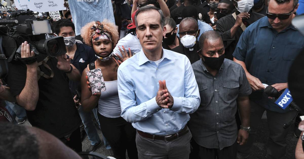 Eric Garcetti Is Doing Lots of Kneeling and Praying These Days - Vimarsana News