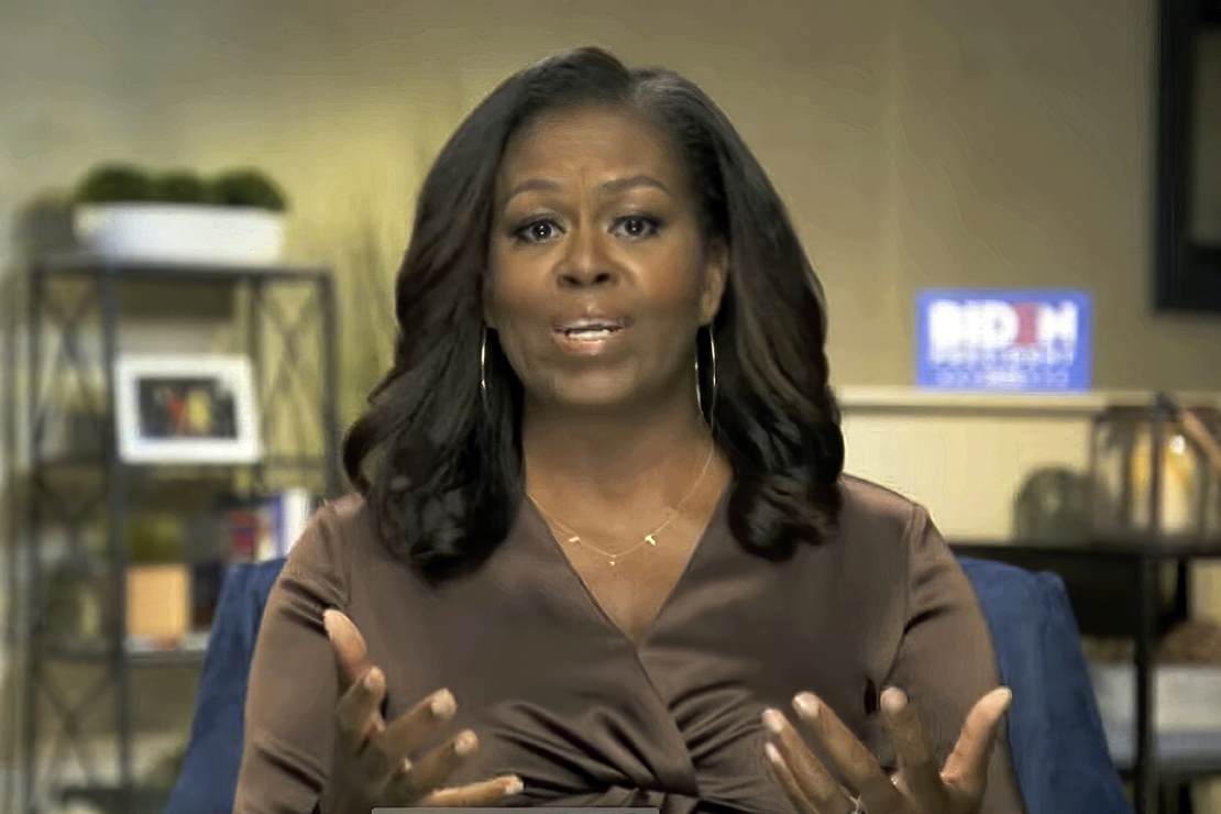 Michelle Obama n’a pas porté de tresses alors qu’elle était première dame parce que l’Amérique n’était pas “prête” pour ses “cheveux naturels”