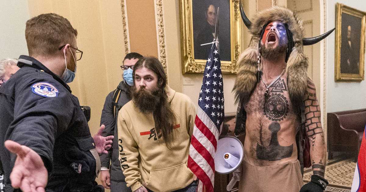 GOP Lawmaker Told Officers To Use Guns On 1/6 Protestors - Vimarsana News