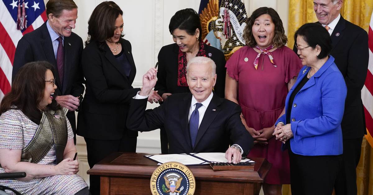 They Break out the Music Again to Cover When Ol' Joe Goes off Script - Vimarsana News