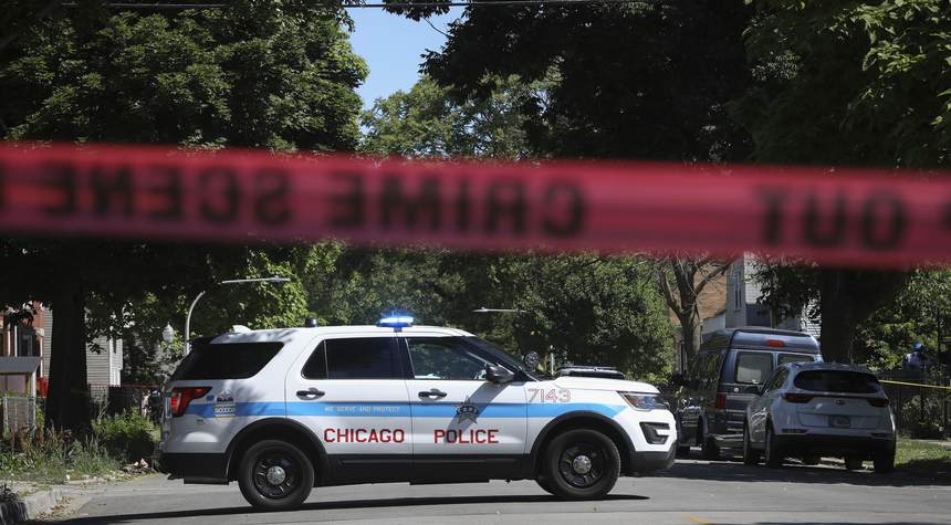 Chicago Concealed Carry Holder Shoots Back