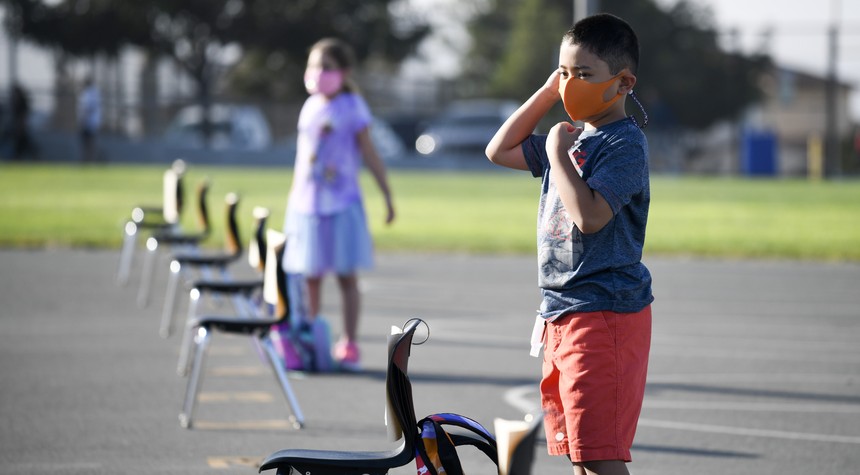 Oregon school forcing kindergarteners to eat lunch outside in the cold due to COVID?