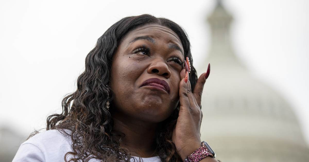 Cori 'Defund the Police' Bush Weds Unlicensed Security Guard She Paid With Campaign Funds - Vimarsana News