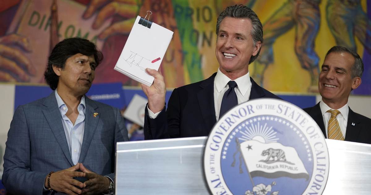 New Year, Same Insanity: Some of the Craziest California Laws Going Into Effect for 2023 - Vimarsana News