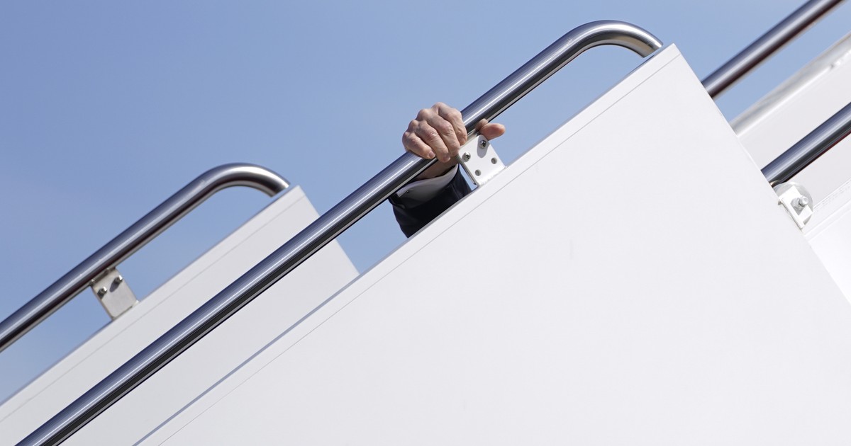 Biden's Base Abandons Him as He Stumbles Yet Again in New Polls - Vimarsana News