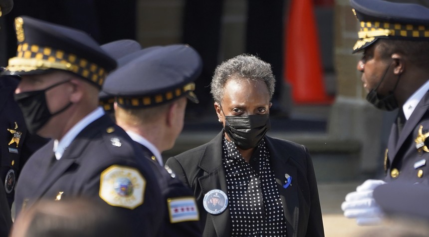 Chicago Mayor Lightfoot and Police Union at Odds Over Vaccine Mandate