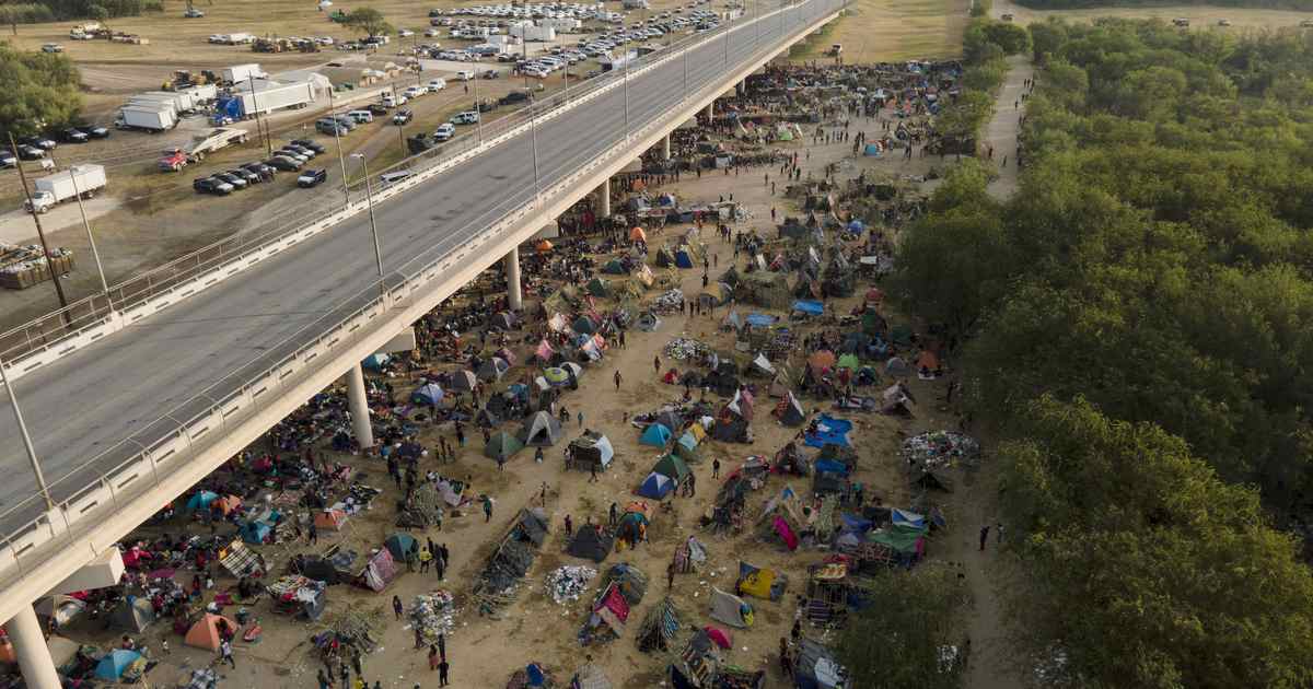 Abbott tests the limits of state law enforcement by returning migrants to ports of entry - Vimarsana News