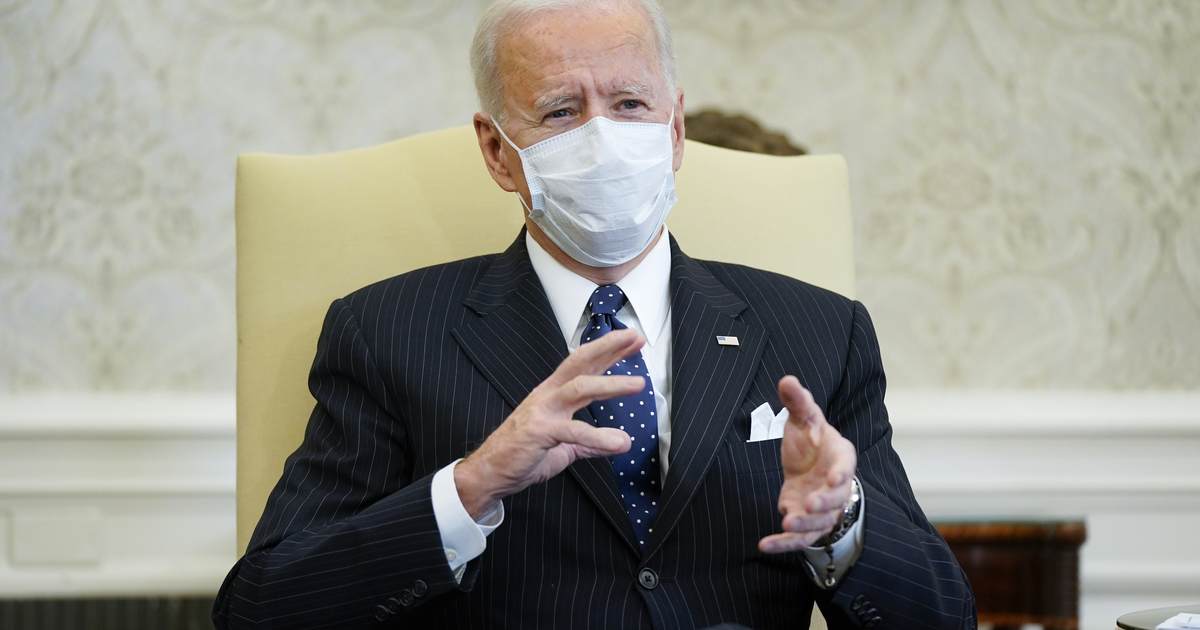 The Washington Post Places a Big, Wet Smooch on Joe Biden's Derrière and the New York Times Says 'Hold My Beer, Y'All' - Vimarsana News