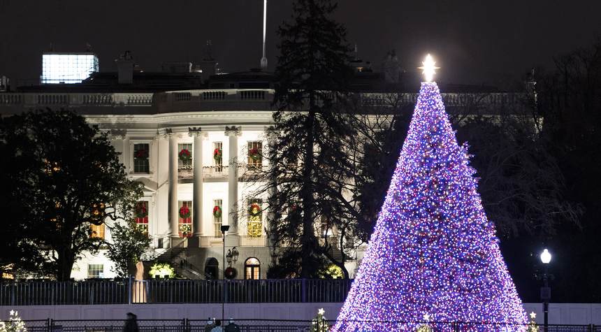 Awkward: Bidens late for Christmas tree lighting, audience ordered to repeat welcoming applause