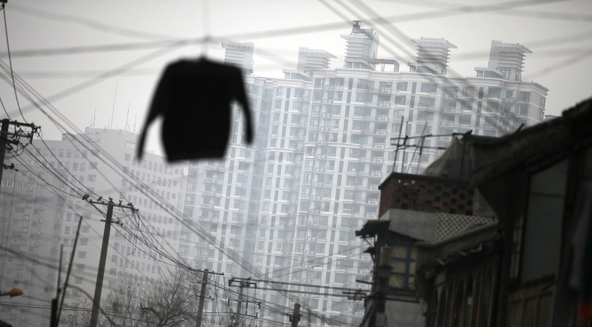 Shanghai Despair: Starving Lockdown Victims Jumping From Highrises