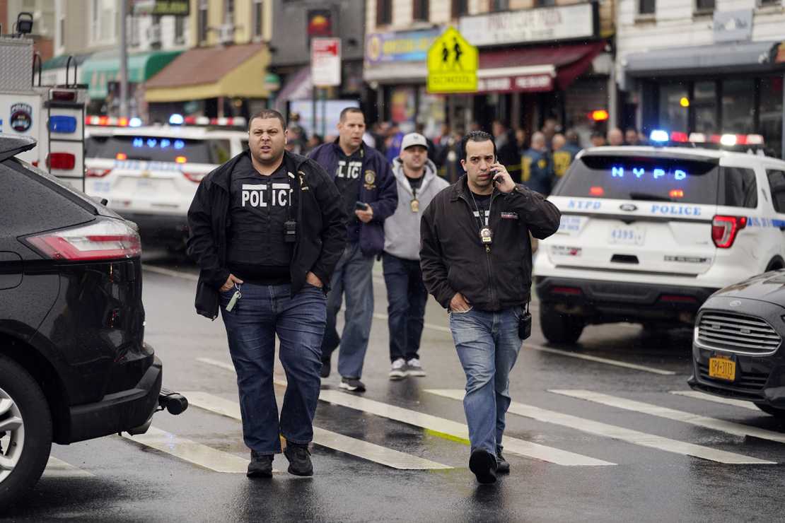 La « personne d’intérêt » dans l’attaque du métro de Brooklyn a des comptes de médias sociaux remplis d’extrémisme