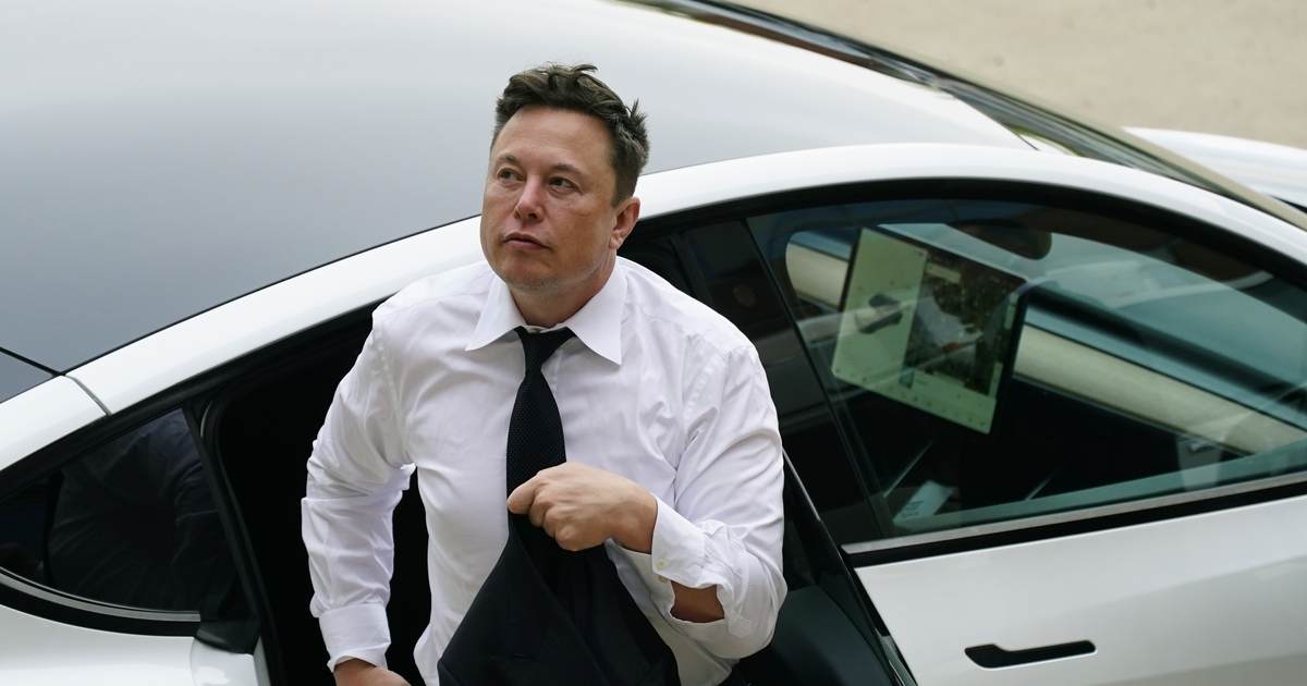 Elon Musk Is Putting Twitter on the Spot Over Clinton's 2016 Tweet Claiming Trump/Russia Link - Vimarsana News