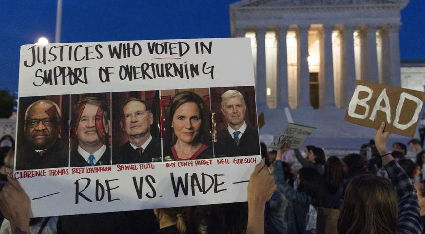 WaPo experts: You bet those protests at SCOTUS justices homes really are illegal