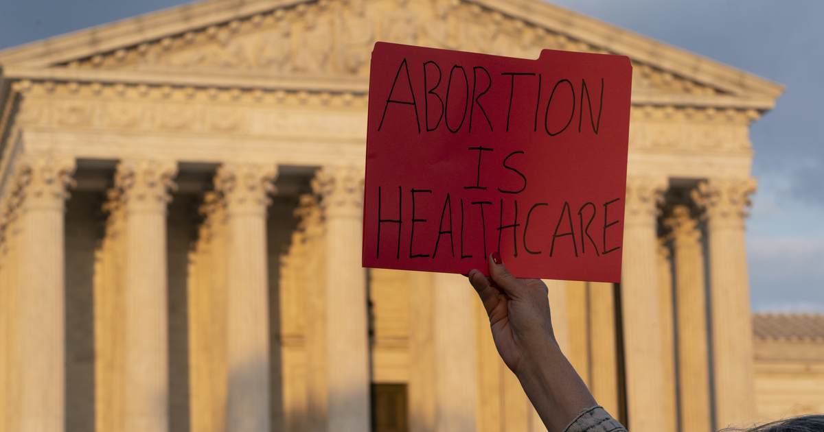 Veteran Lawyer Fails to Freak Out That Roe Was Overturned, Top Firm Promptly Fires Her - Vimarsana News