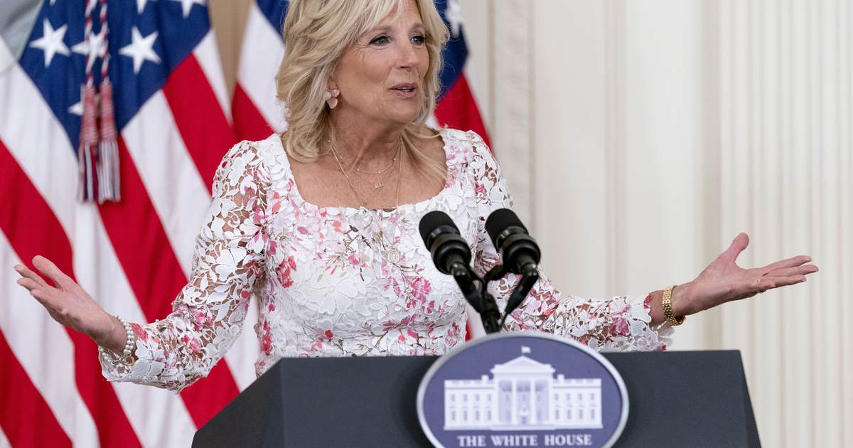 Politico warns Dems: Republicans "on offense" in Hispanic districts - Vimarsana News