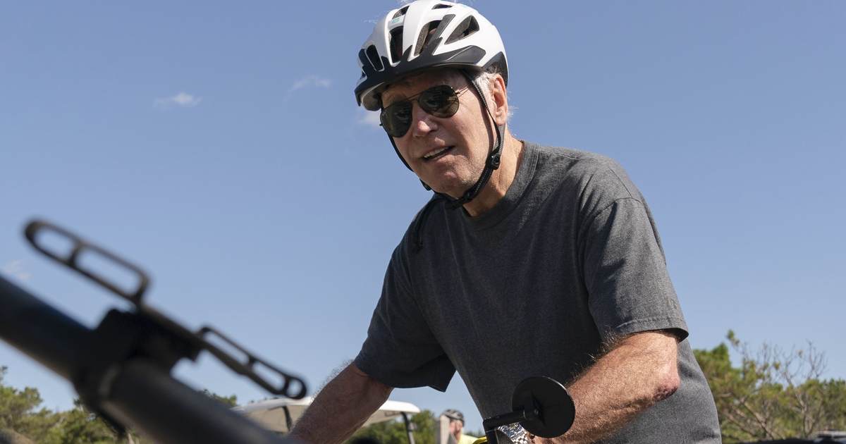 Biden Makes Remarks About Looking Like a 'Fool' and Gets Heckled by Bystander - Vimarsana News