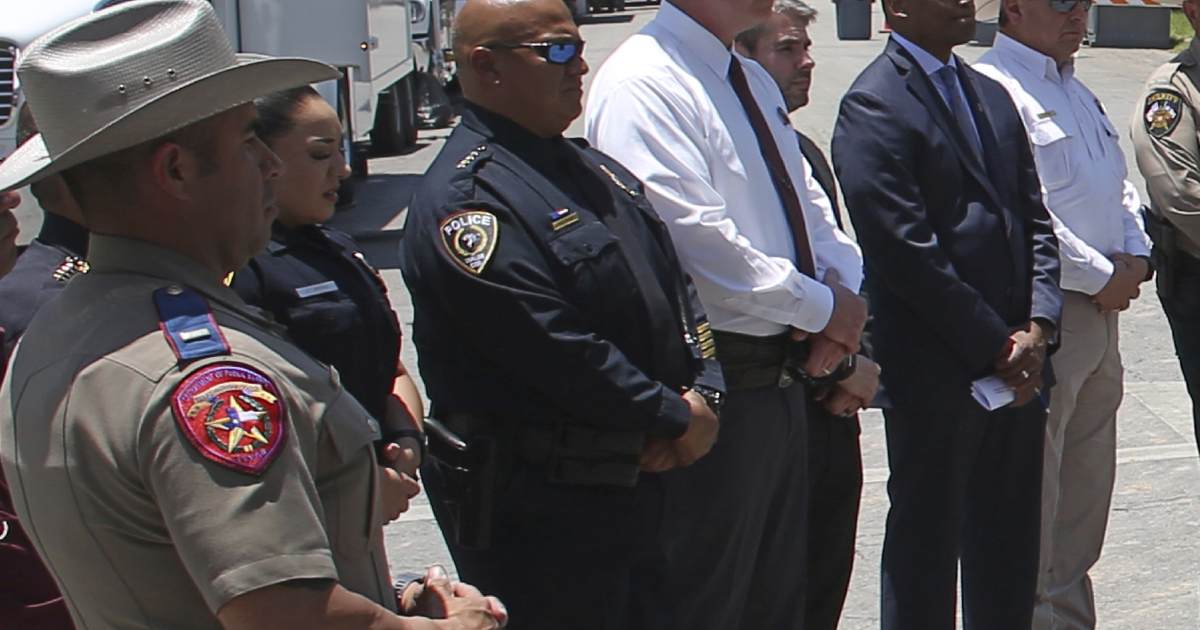 Uvalde school board finally fires Chief Pete Arredondo who didn't show up over fears for his safety - Vimarsana News