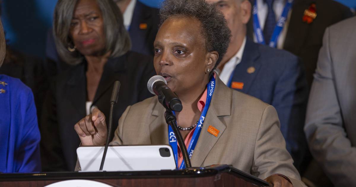 Chicago Mayor Slams Gov. Abbott for Political Stunt While Ignoring Biden's Inaction - Vimarsana News