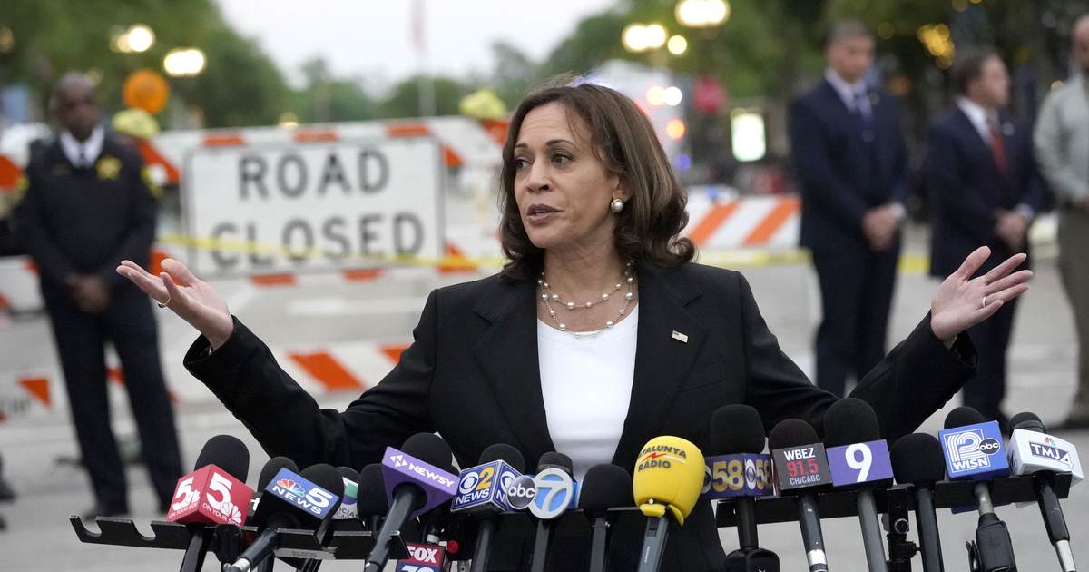 Will She or Won't She? Kamala Harris Won't Say Whether She's Campaigning for Raphael Warnock - Vimarsana News