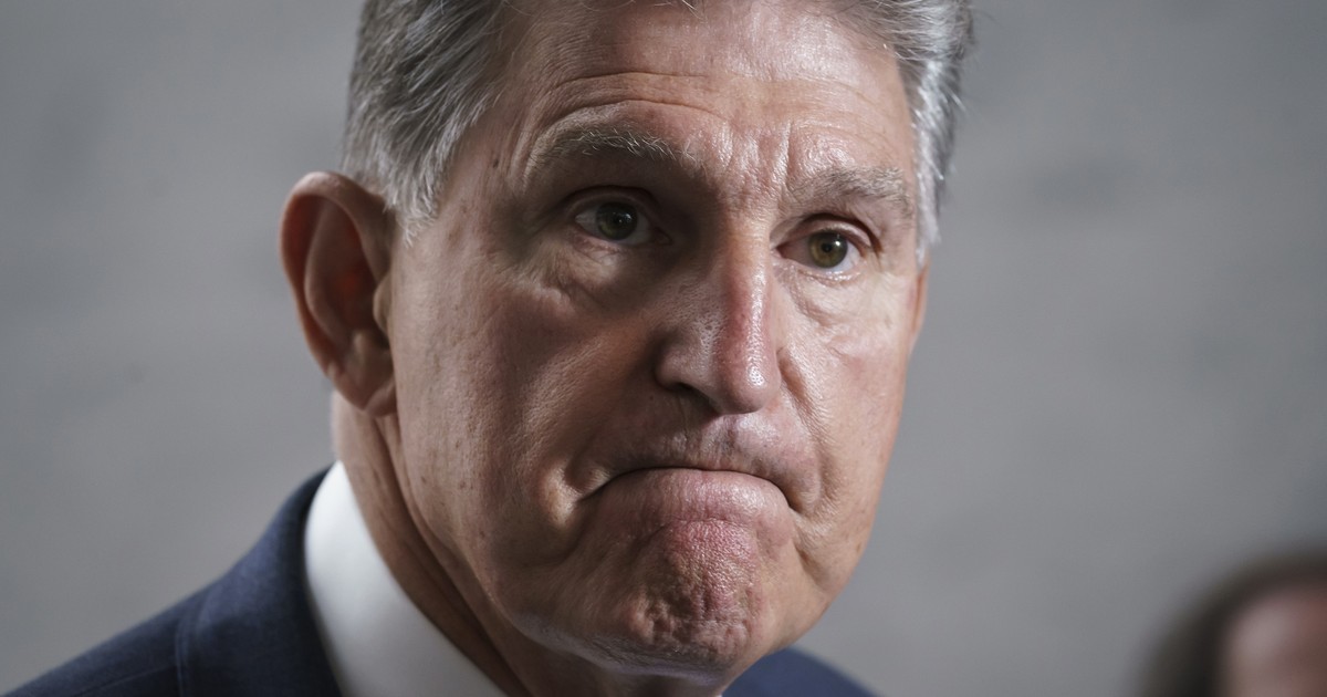 Joe Manchin Gets More Bad News as Decision Time Draws Closer - Vimarsana News